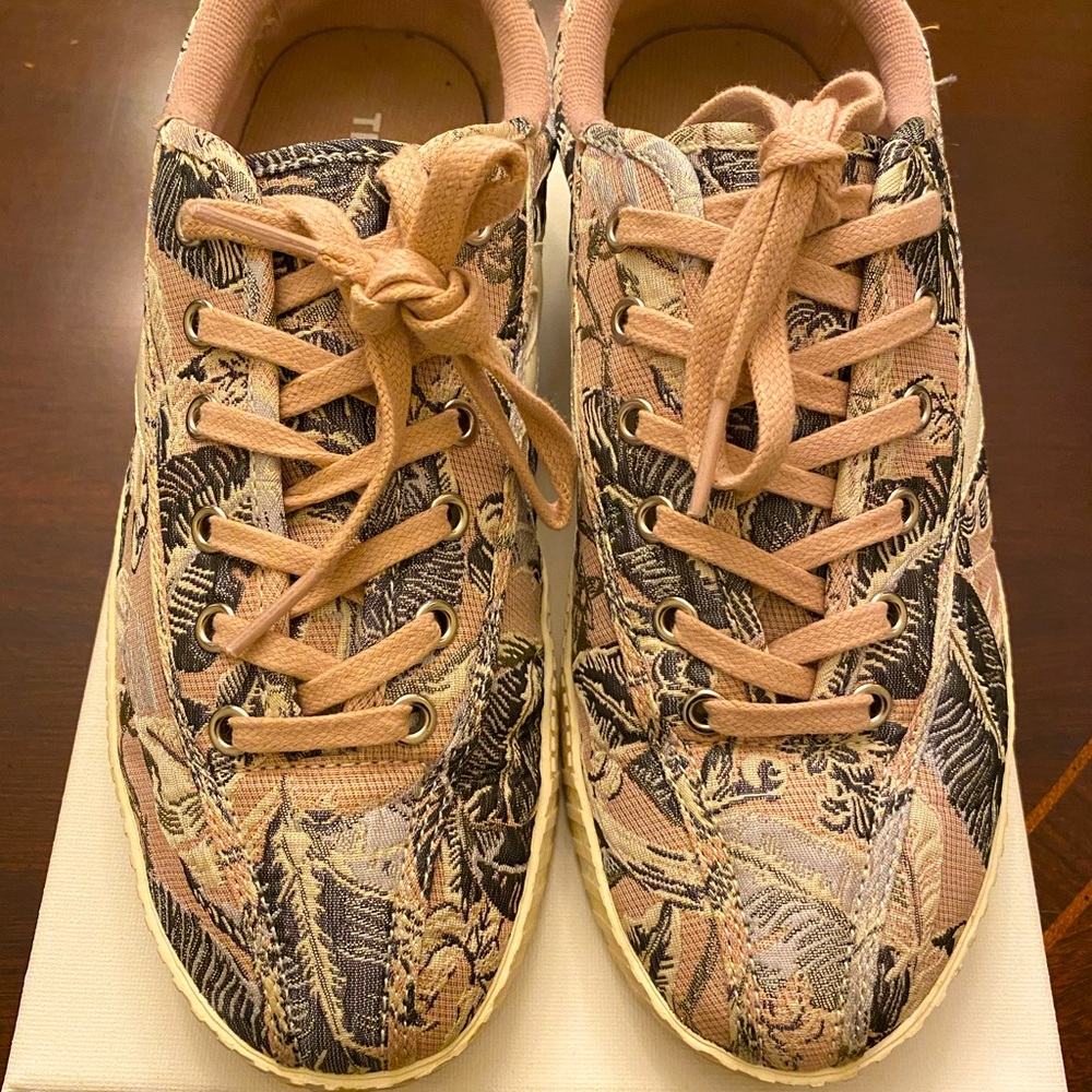 Tretorn sneakers size 7.5 in women